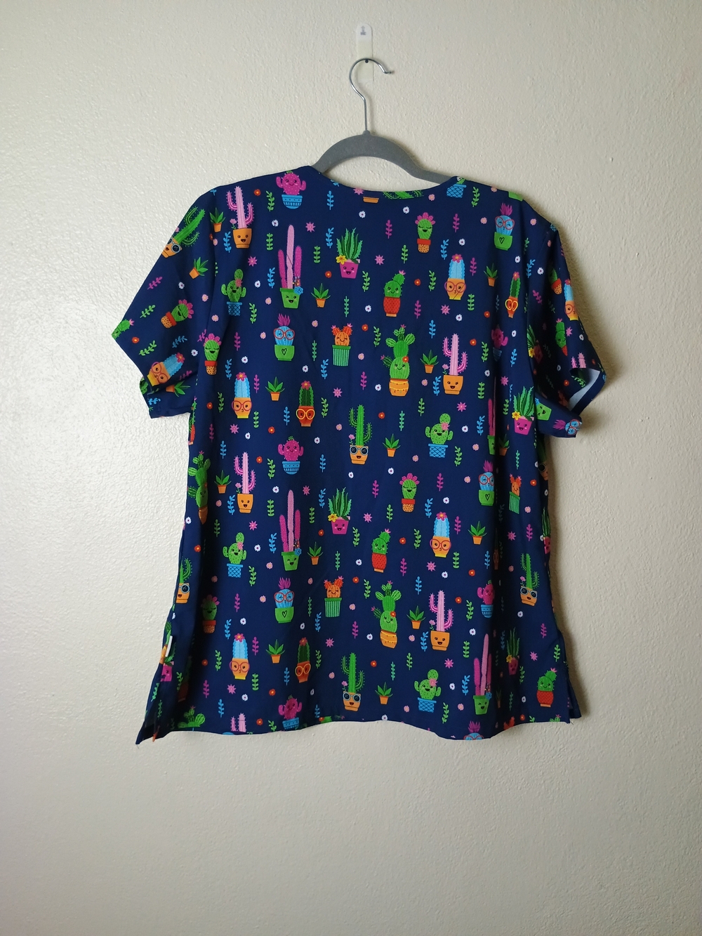 Ava Therese XL V-Neck Navy Cactus Print Scrub Top Front Patch Pockets - Picture 3 of 10